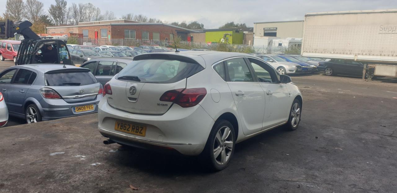 Opel Astra J рест. 2013