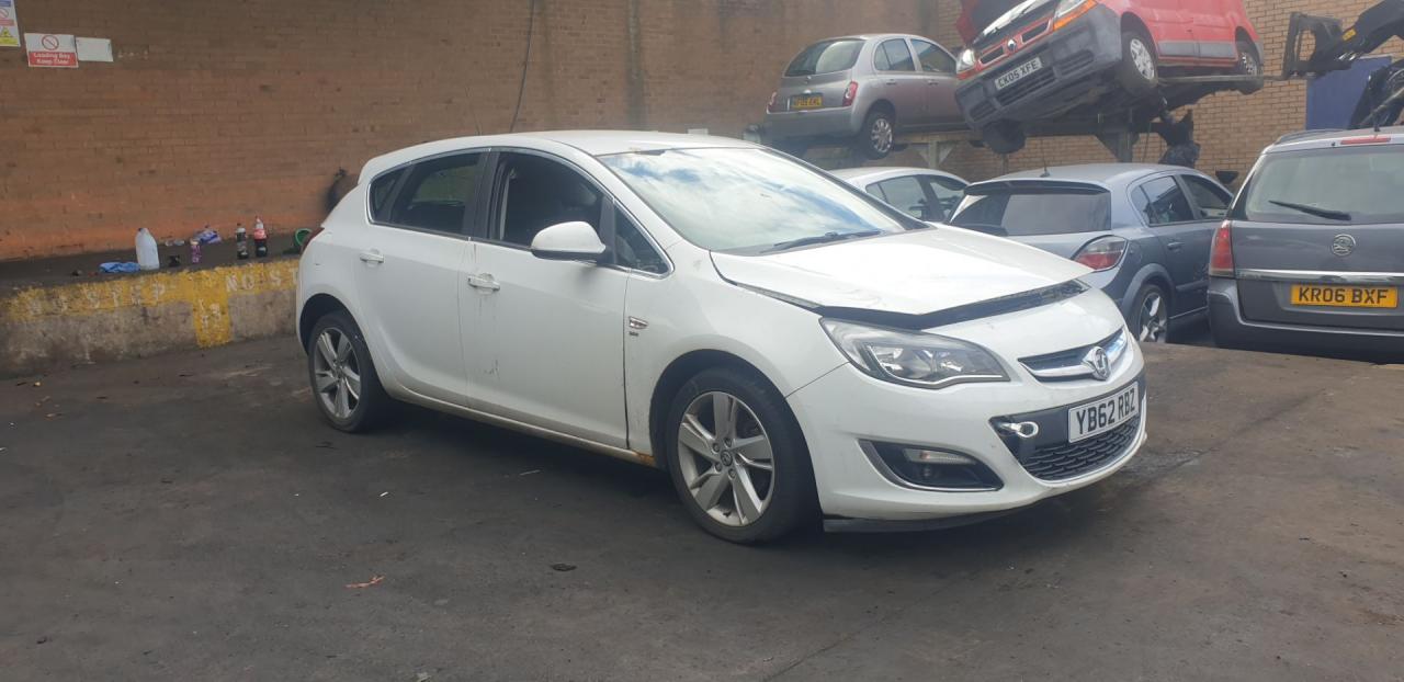 Opel Astra J рест. 2013