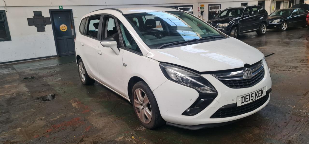 Opel Zafira 3  (C) 2015