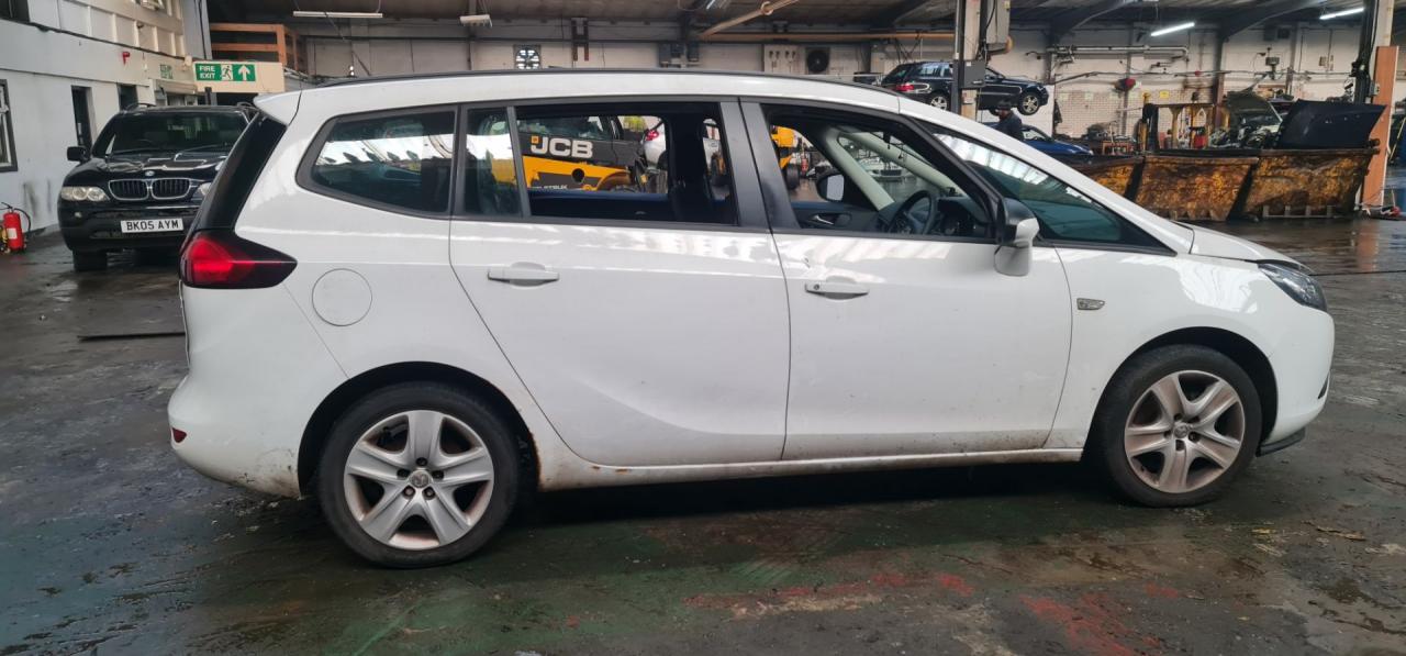 Opel Zafira 3  (C) 2015