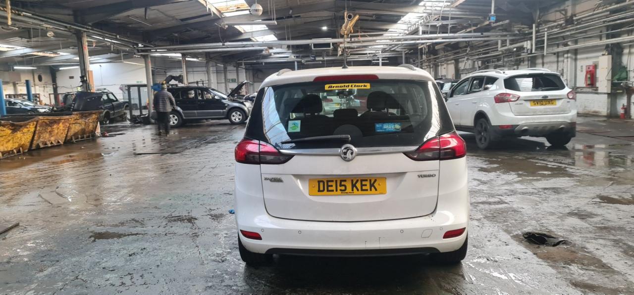 Opel Zafira 3  (C) 2015
