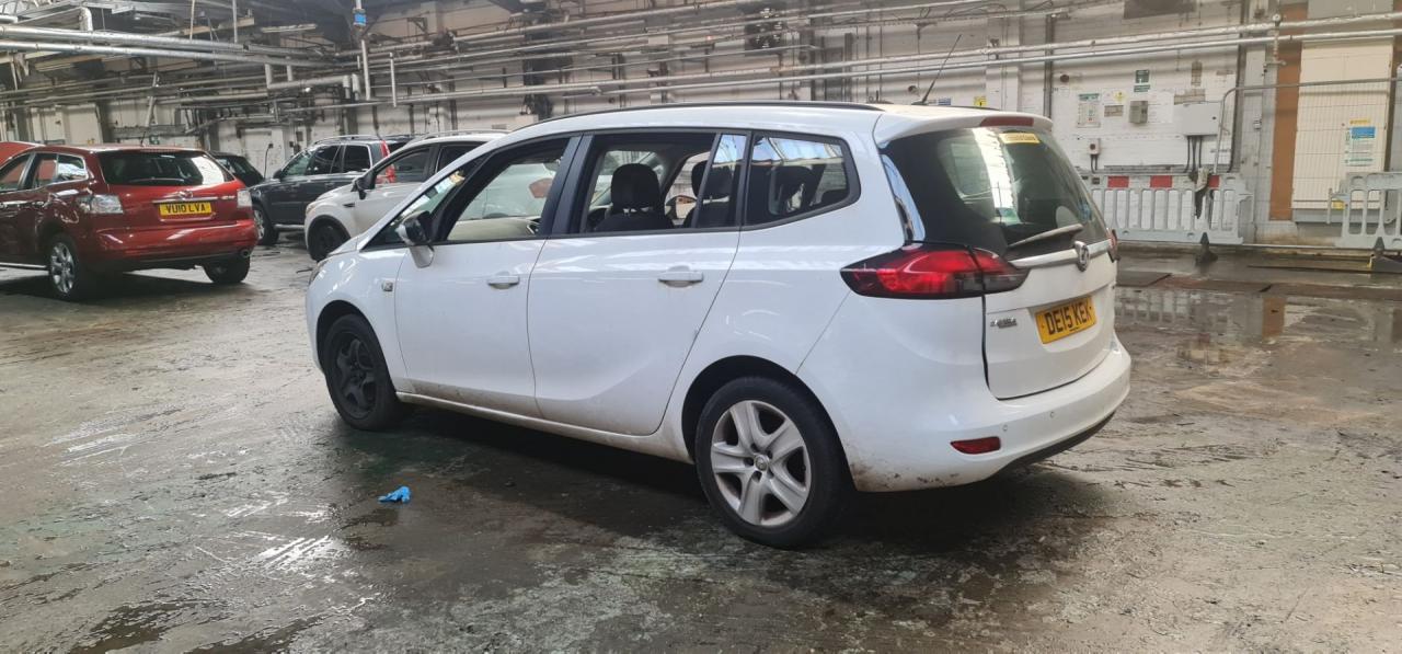Opel Zafira 3  (C) 2015