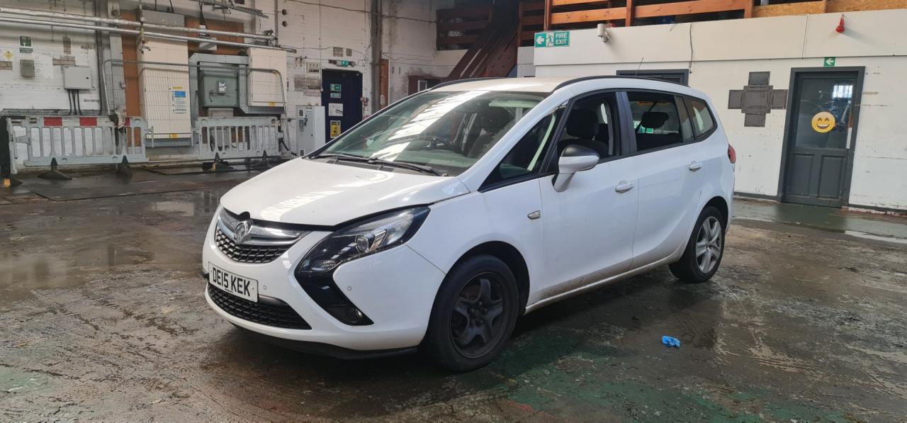 Opel Zafira 3  (C) 2015