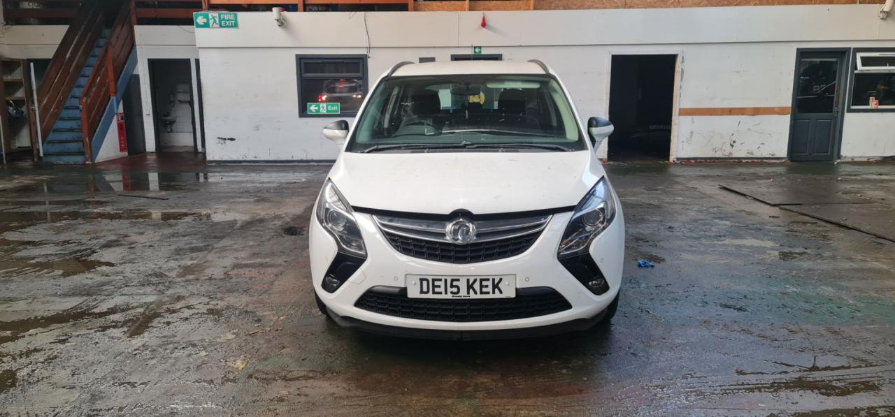Opel Zafira 3  (C) 2015
