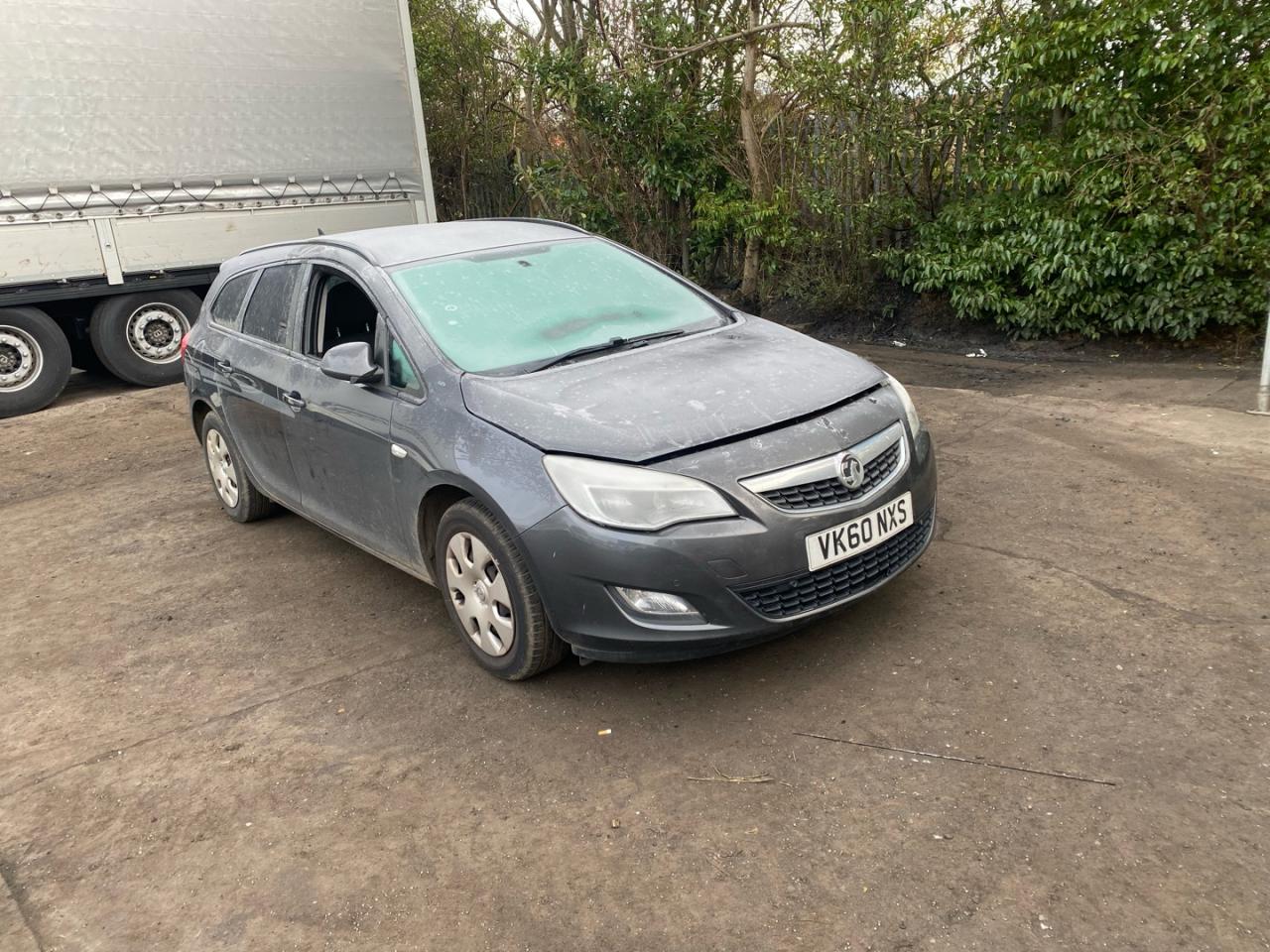 Opel Astra J 2011
