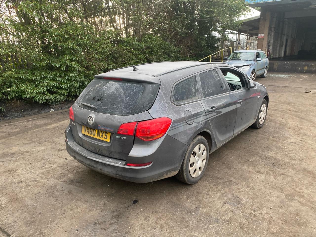 Opel Astra J 2011