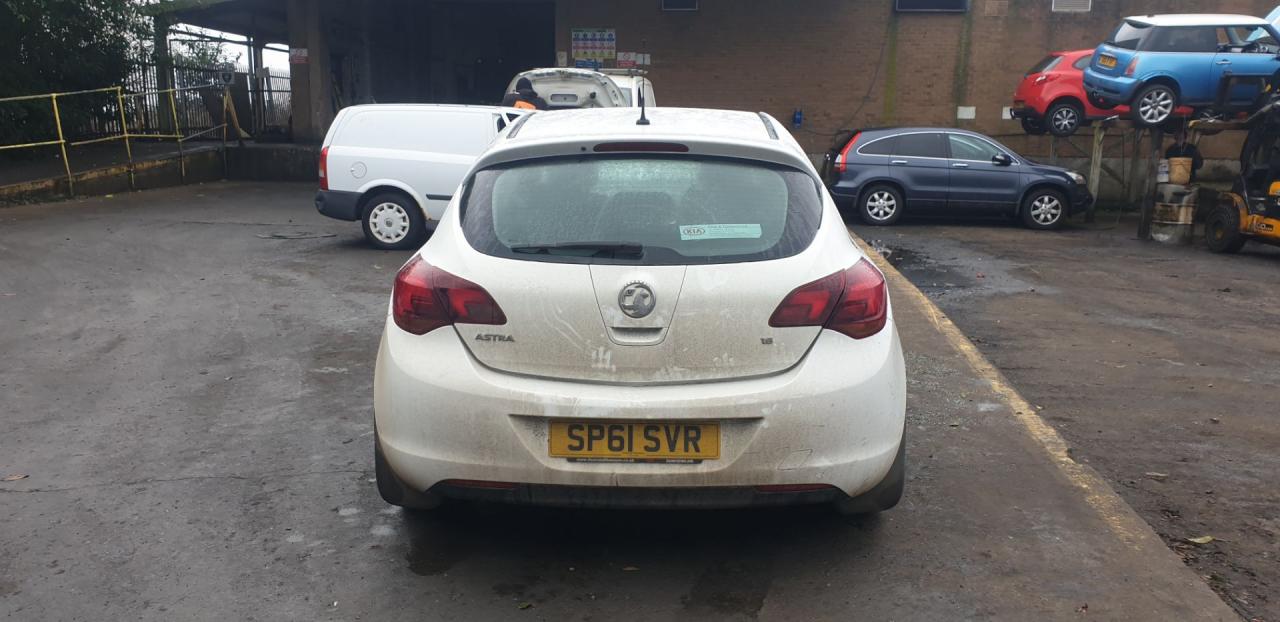 Opel Astra J 2011