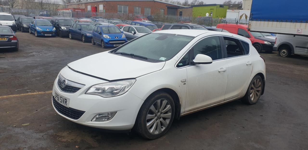 Opel Astra J 2011
