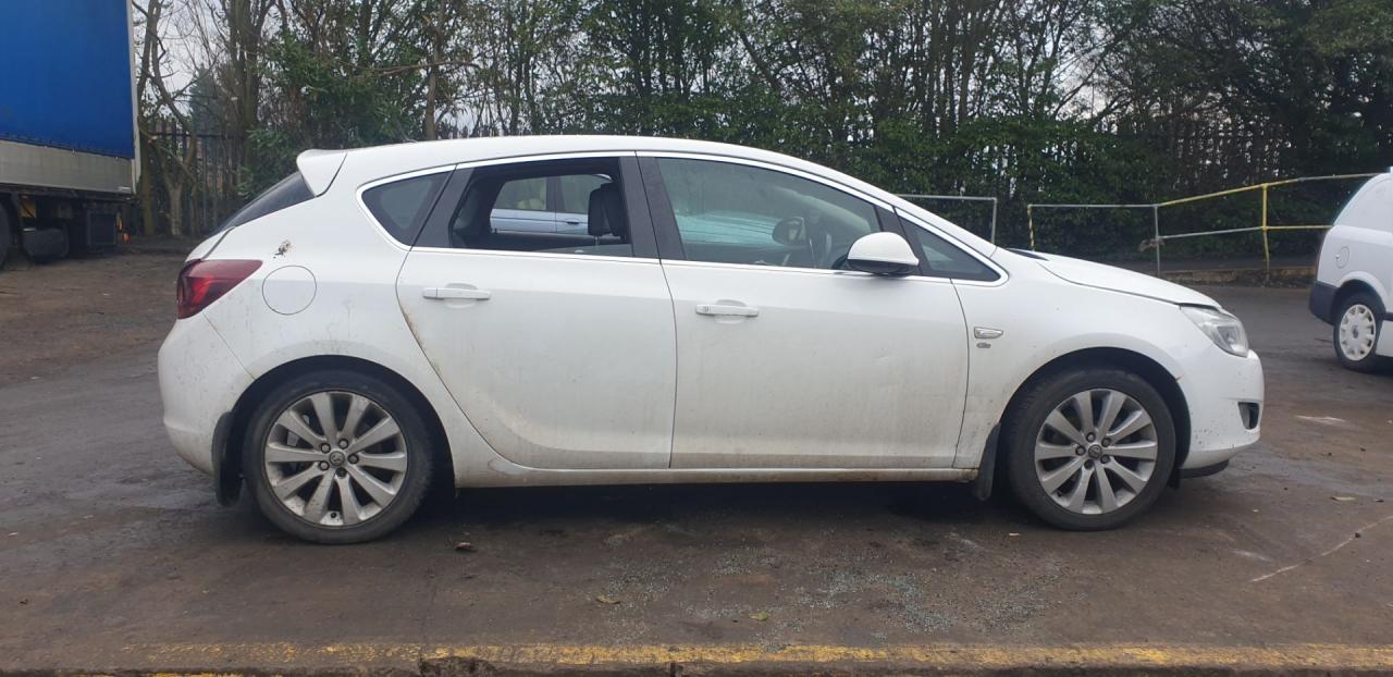 Opel Astra J 2011