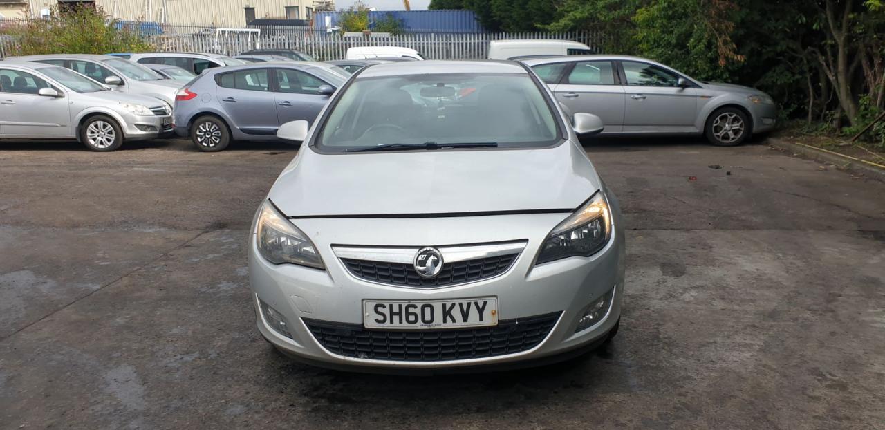 Opel Astra J 2010