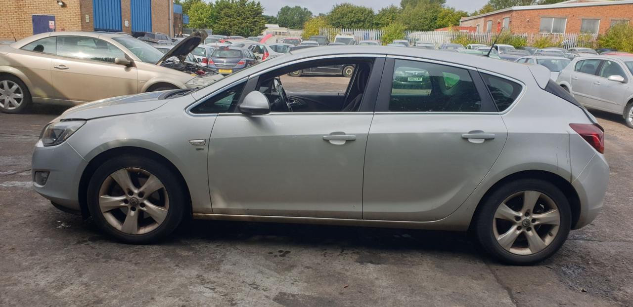 Opel Astra J 2010