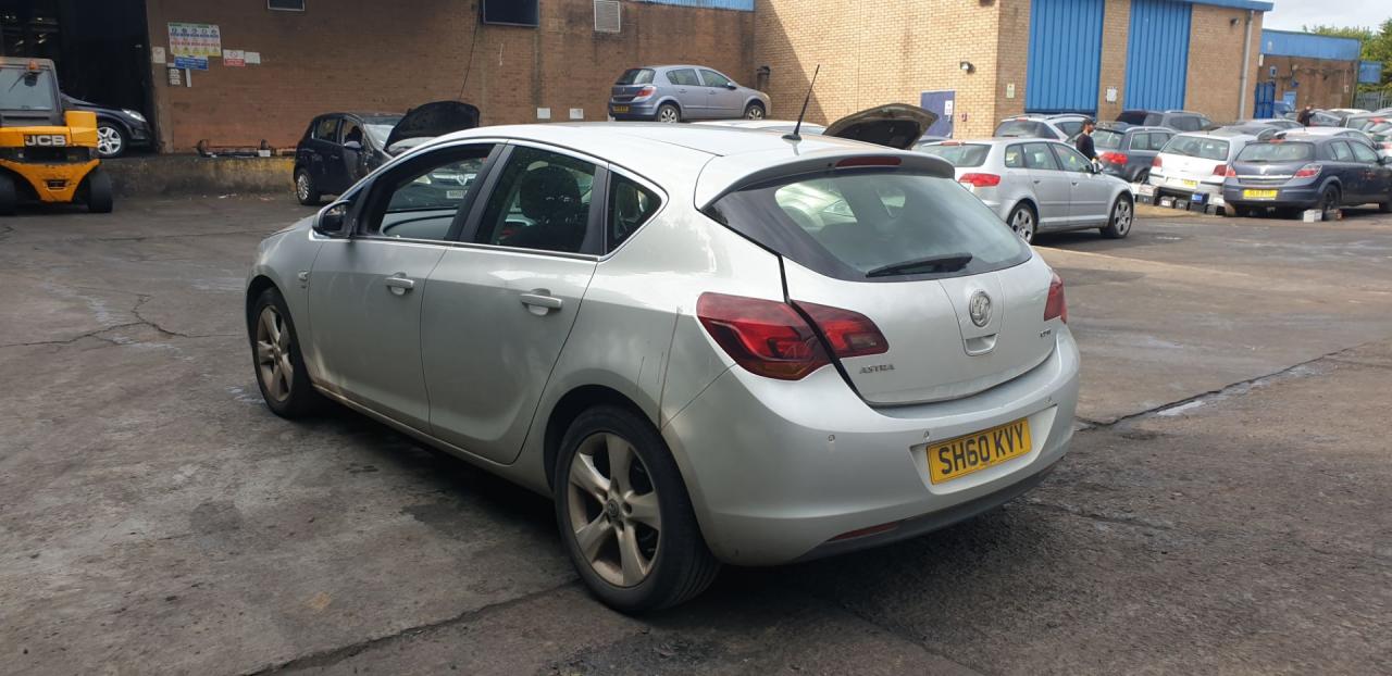 Opel Astra J 2010