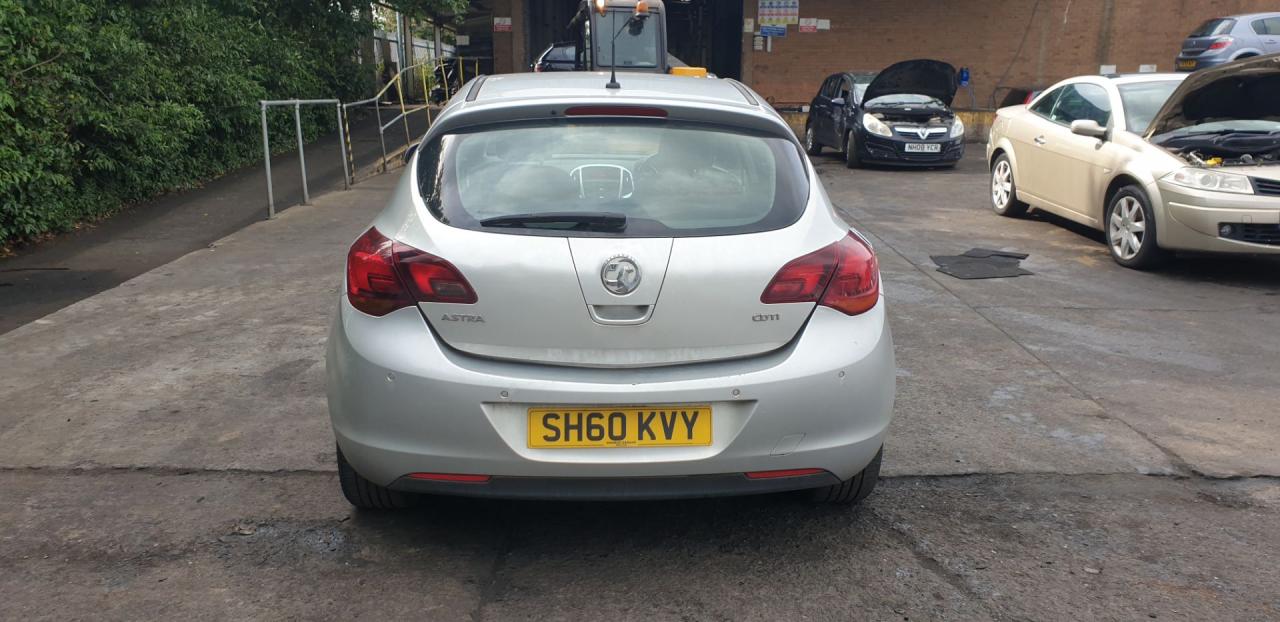 Opel Astra J 2010