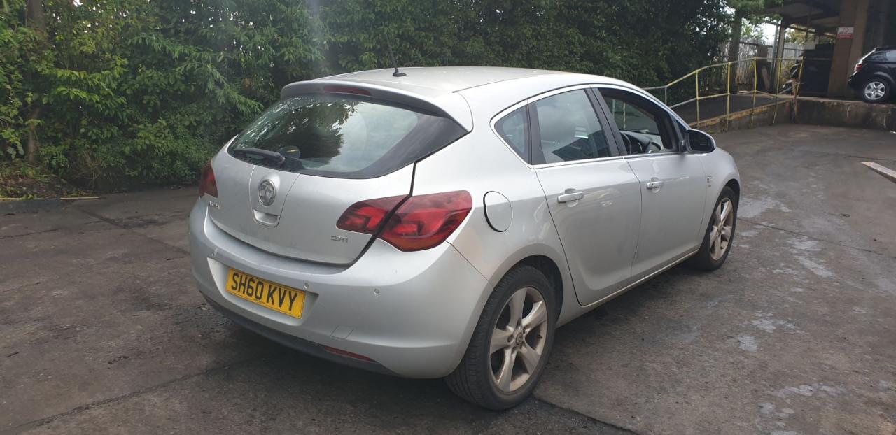 Opel Astra J 2010