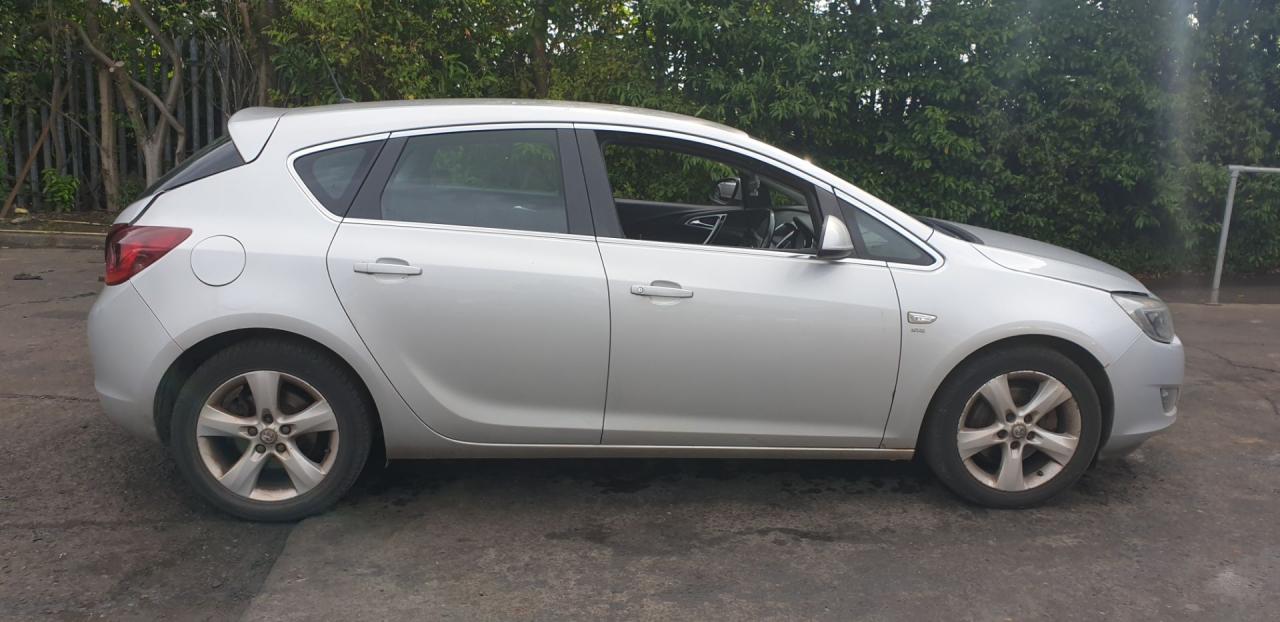 Opel Astra J 2010