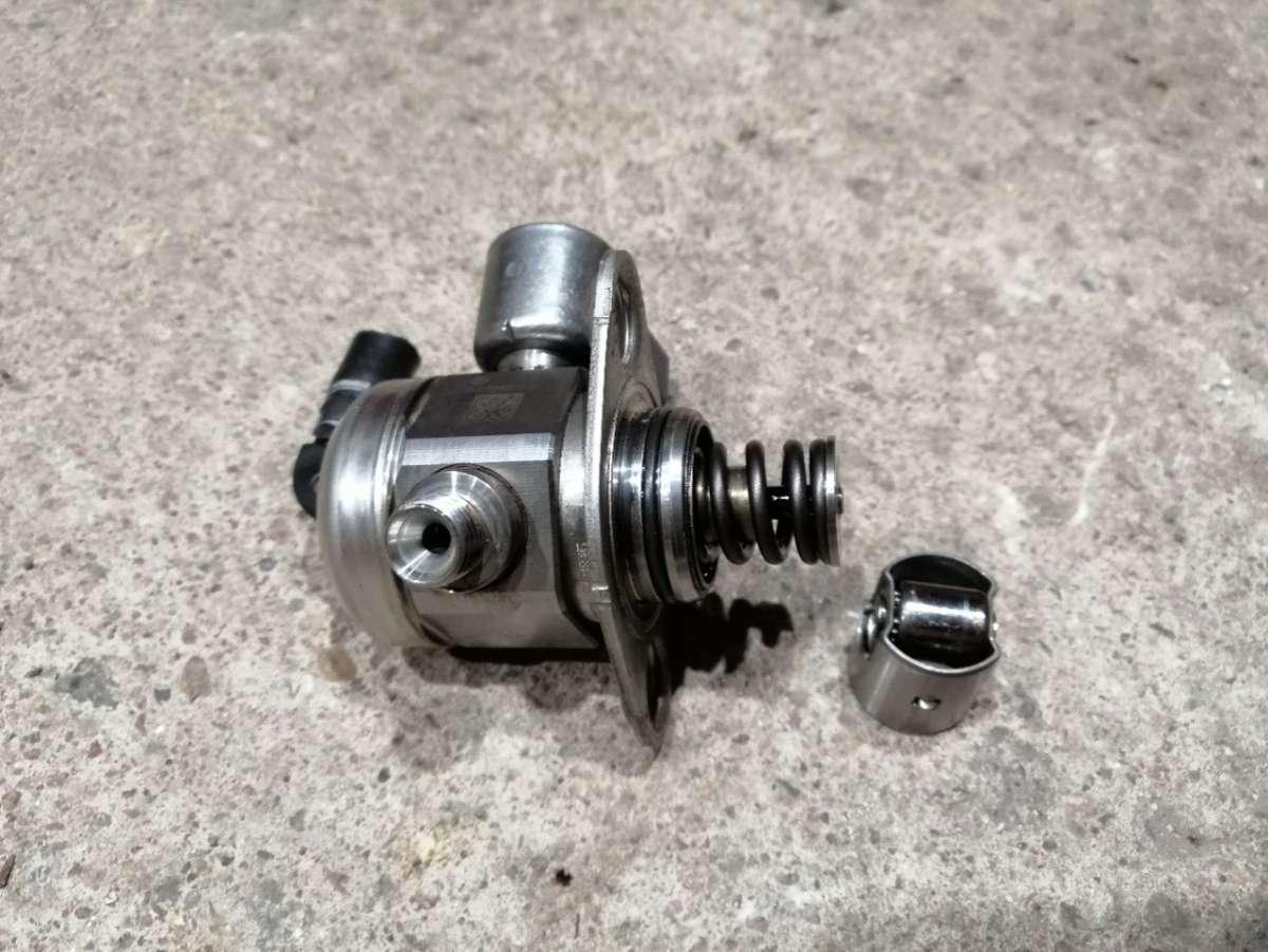 ТНВД Skoda Octavia 3 поколение (A7) 2015, 1.4 л., бензин, 04E127025B - фото №1