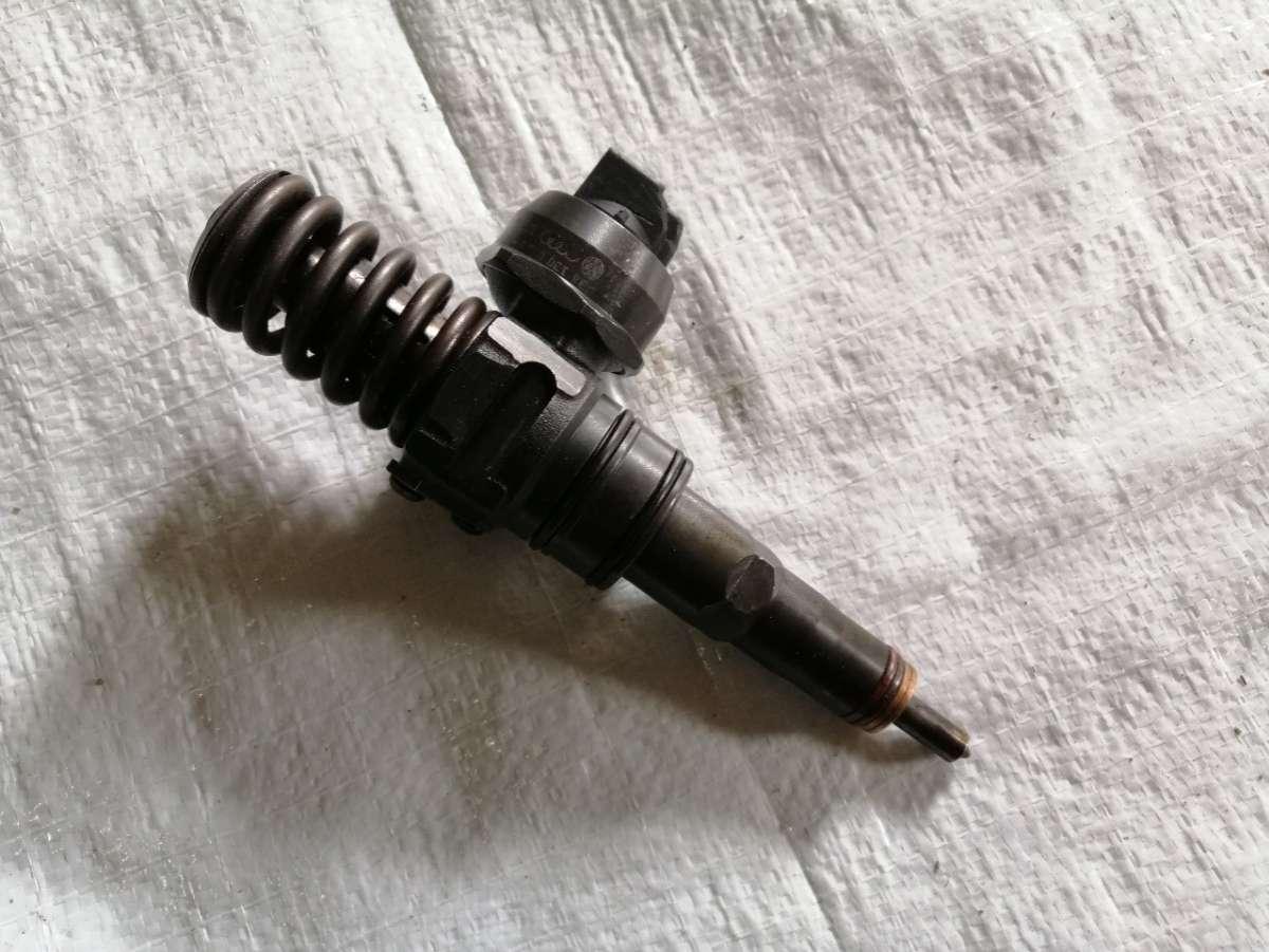 форсунка Audi A4 B6 2004, 1.9 л., дизель, 038130073BH - фото №1