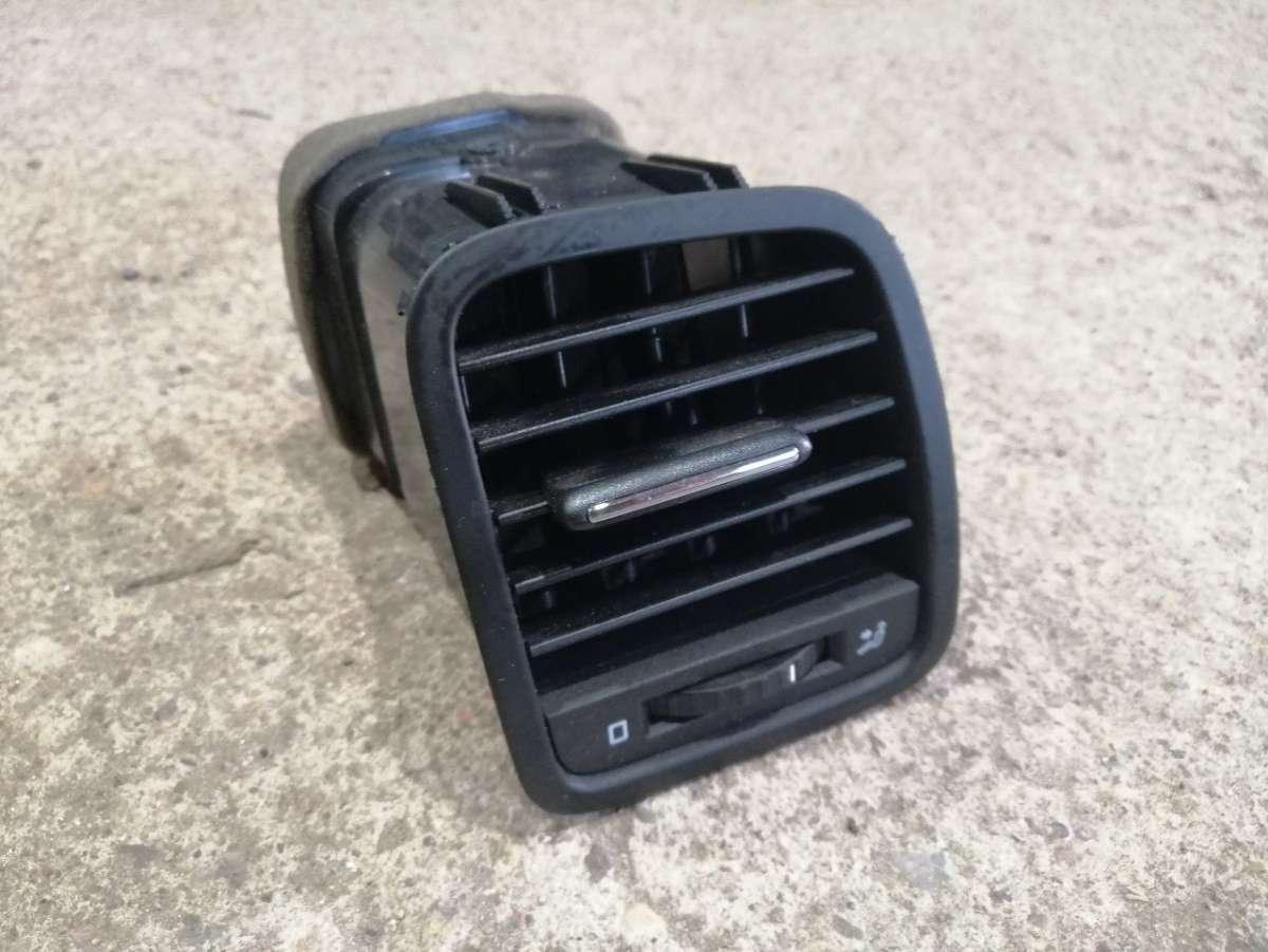 дефлектор обдува салона Skoda Yeti 1 поколение 2011, 1.2 л., бензин, 5L0819702 - фото №1