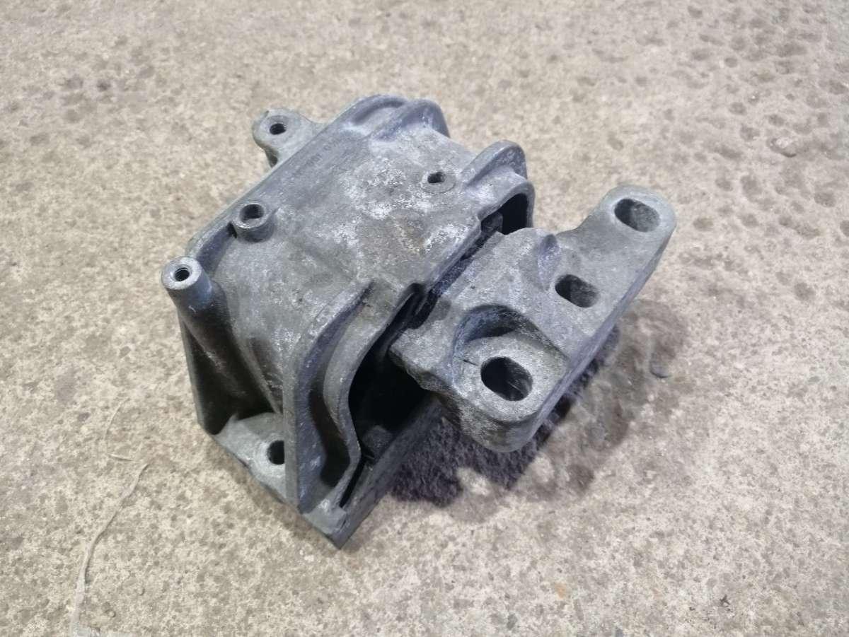 подушка крепления двигателя Volkswagen Passat B6 2008, 2.0 л., дизель, 1K0199262P - фото №1