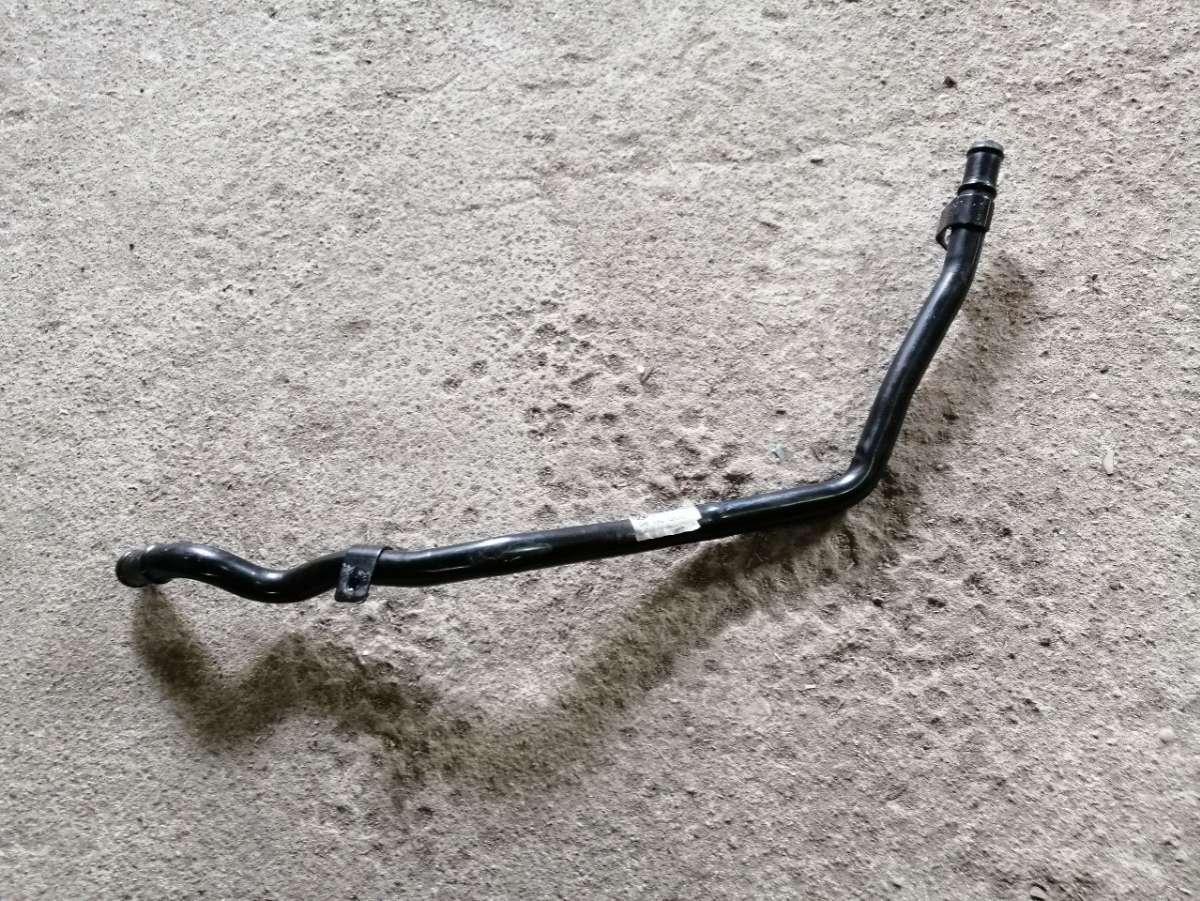 трубка охлаждающей жидкости Skoda Yeti 1 поколение 2012, 2.0 л., дизель, 1K0145762GG - фото №1