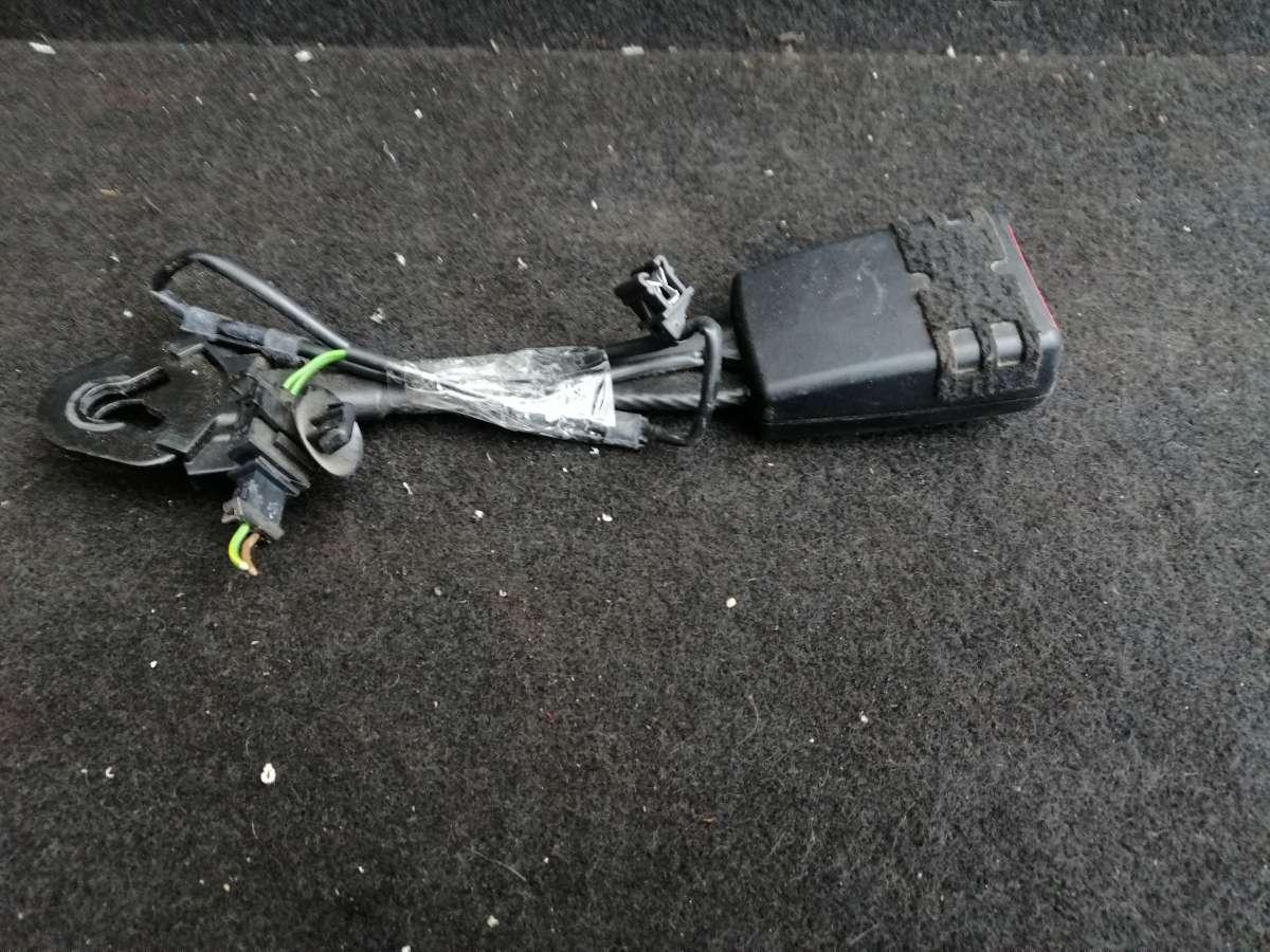 замок ремня безопасности Audi A4 B8/8K 2008, 1.8 л., бензин, 8K0857755D - фото №1