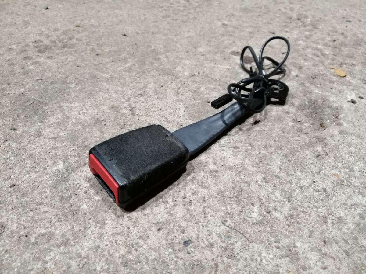 замок ремня безопасности Volkswagen Jetta 6 поколение 2011, 1.4 л., бензин, 5C6857755 - фото №1