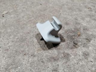 Крепление (крючок) солнцезащитного козырька Volkswagen Jetta 6 поколение 2011, 1.4 л., бензин, 1K0857561B