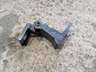 петля двери Skoda Superb 2 поколение 2012, 2.0 л., дизель, 8K0831402A