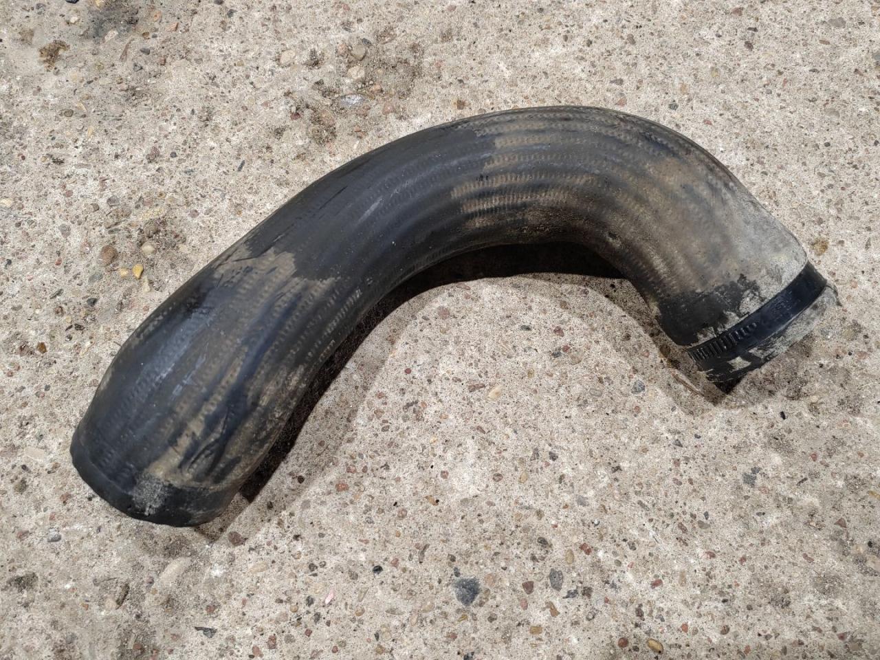 патрубок интеркулера Volkswagen Tiguan 1 поколение 2011, 2.0 л., дизель, 5N0145834G - фото №1