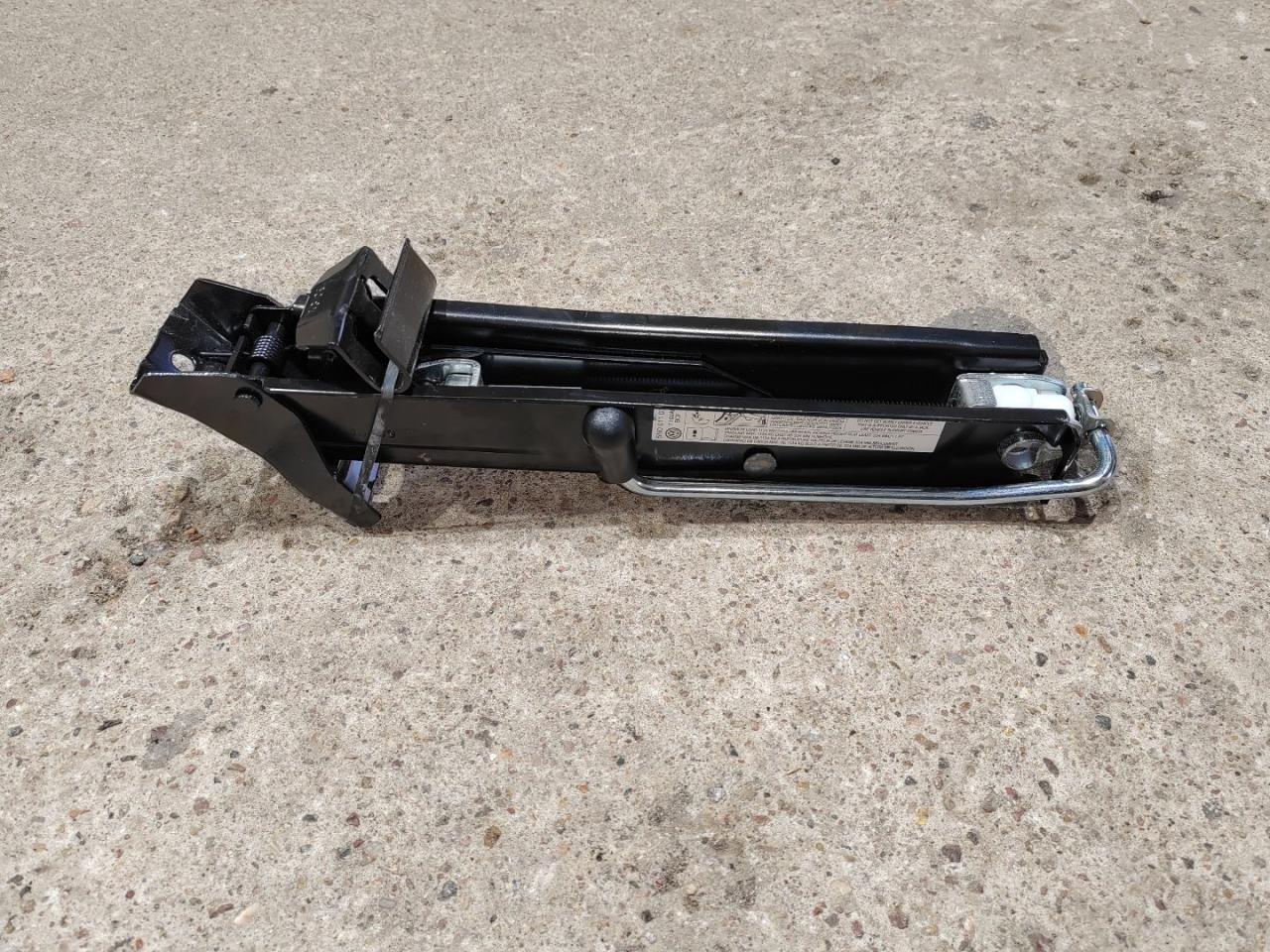 домкрат Volkswagen Tiguan 1 поколение 2011, 2.0 л., дизель, 5N0011031 - фото №1