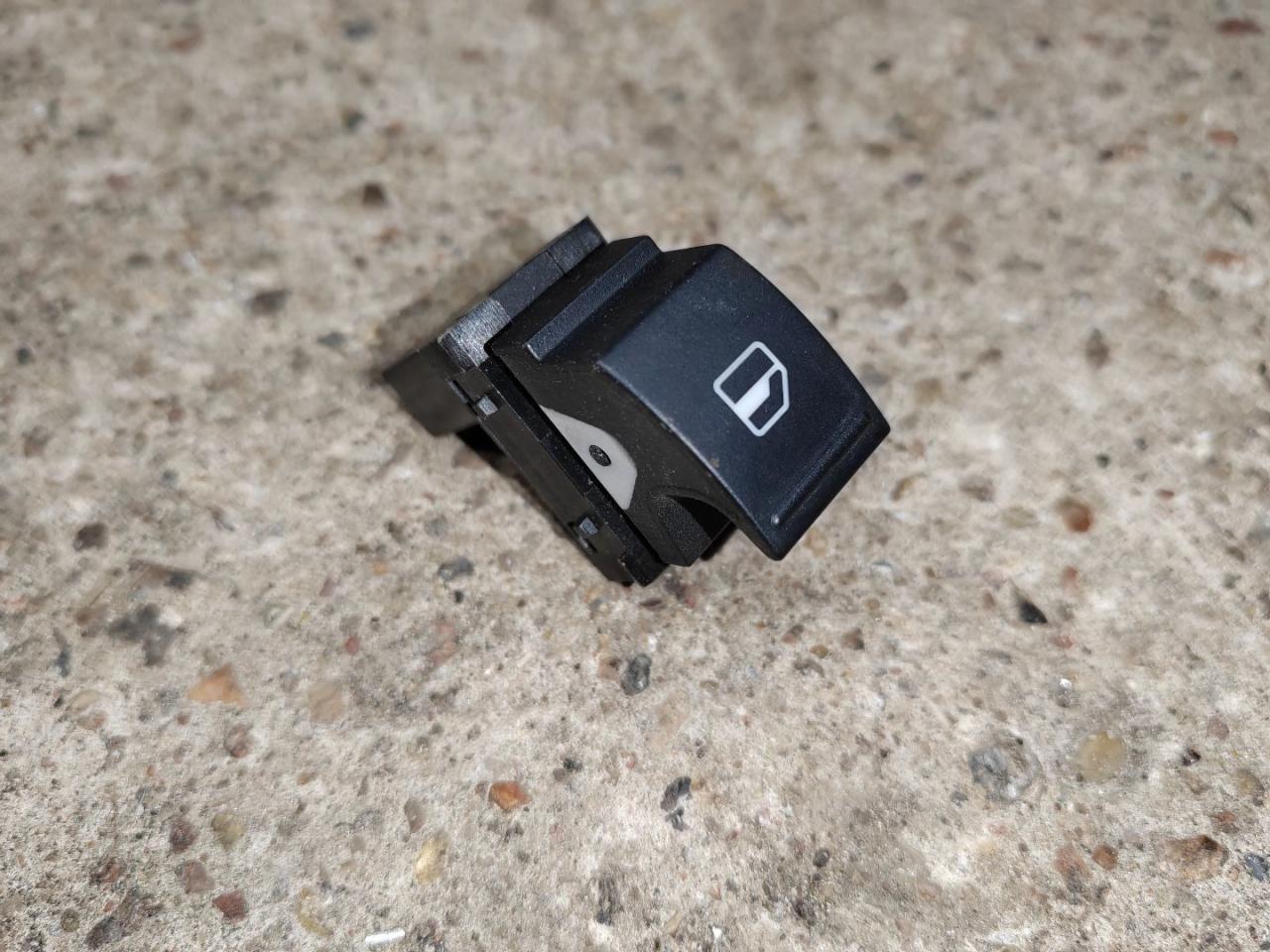 кнопка стеклоподъемника Volkswagen Tiguan 1 поколение 2011, 2.0 л., дизель, 7L6959855B - фото №1