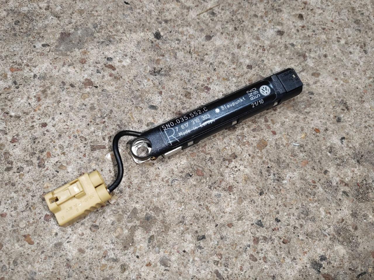 усилитель антенны Volkswagen Tiguan 1 поколение 2011, 2.0 л., дизель, 5N0035552C - фото №1