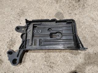 полка аккумулятора Skoda Octavia 3 поколение (A7) 2016, 2.0 л., дизель, 5Q0915331J