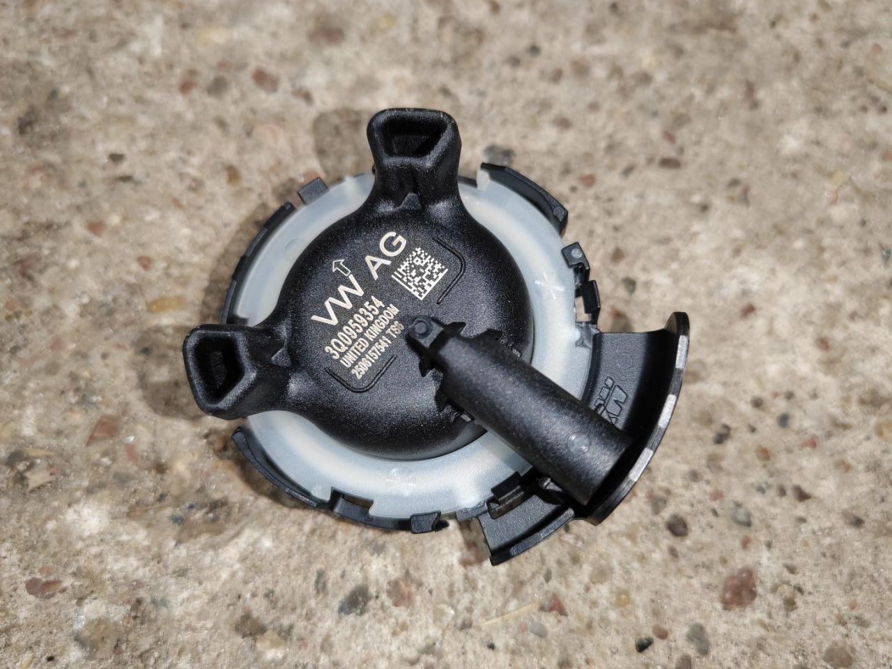 датчик удара Skoda Octavia 3 поколение (A7) 2016, 2.0 л., дизель, 3Q0959354 - фото №1