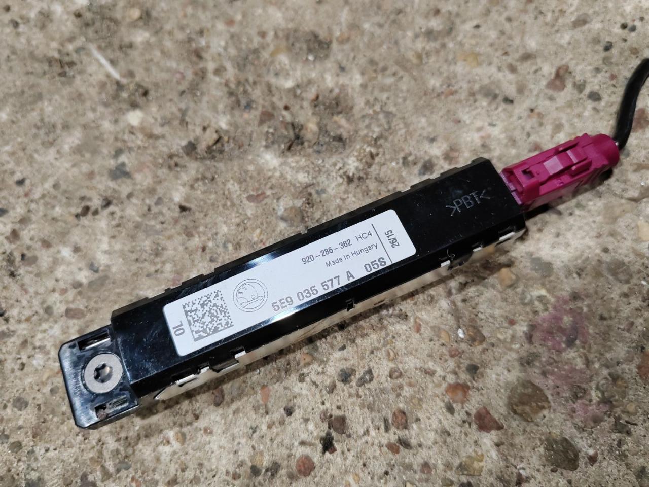 усилитель антенны Skoda Octavia 3 поколение (A7) 2016, 2.0 л., дизель, 5E9035577A - фото №1