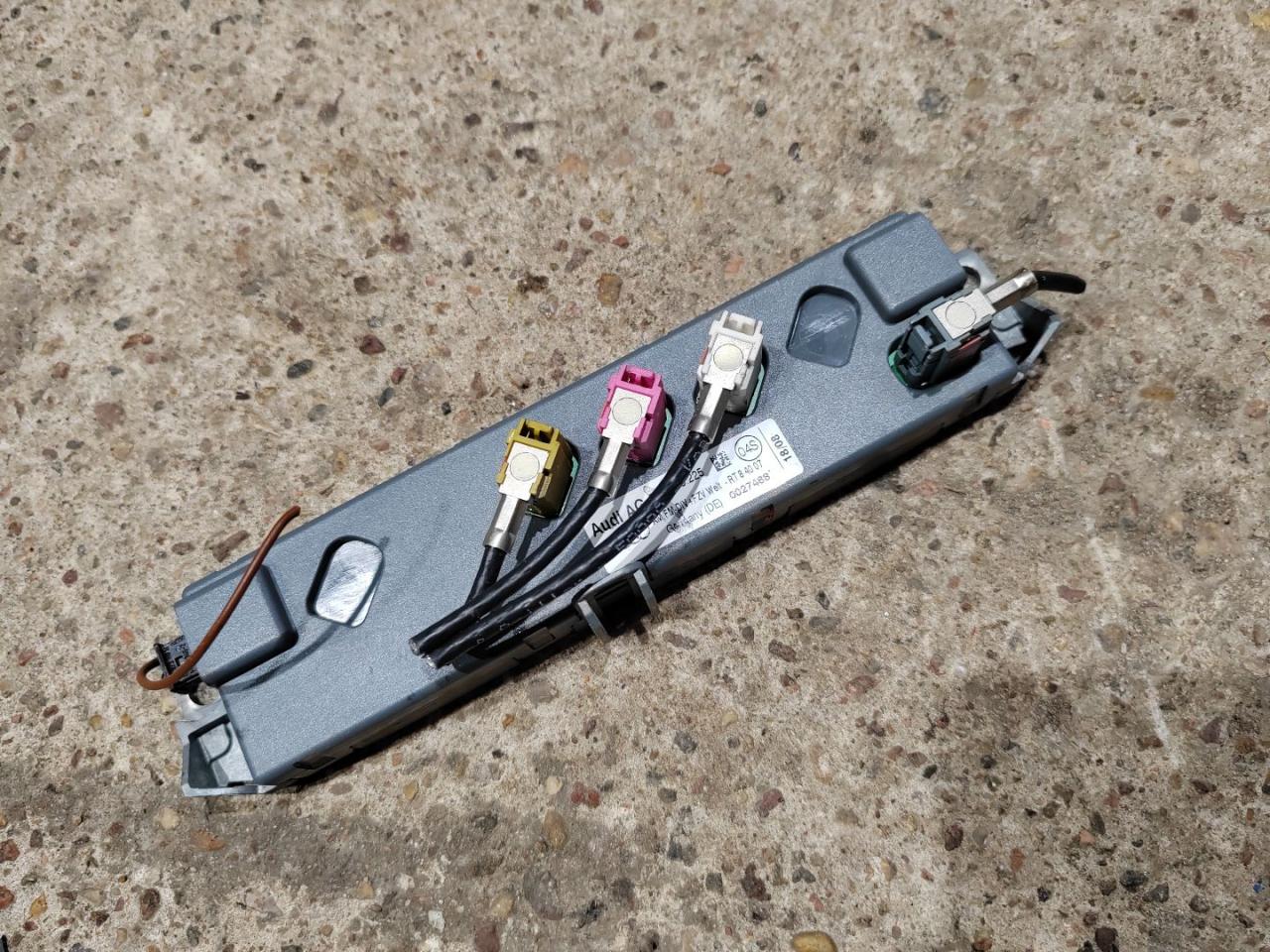 усилитель антенны Audi A4 B8/8K 2009, 2.7 л., дизель, 8K5035225 - фото №1