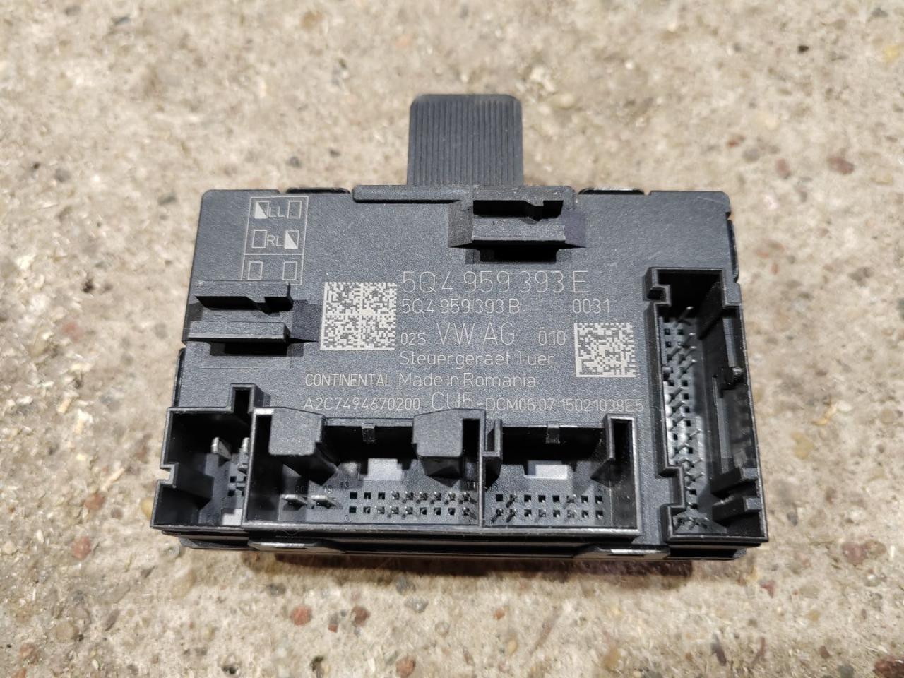 модуль управления двери Skoda Octavia 3 поколение (A7) 2016, 2.0 л., дизель, 5Q4959393E - фото №1