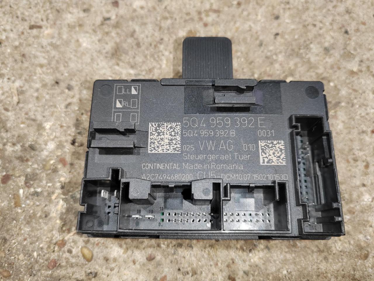 модуль управления двери Skoda Octavia 3 поколение (A7) 2016, 2.0 л., дизель, 5Q4959392E - фото №1