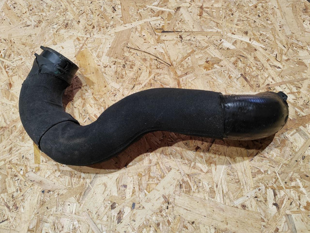 патрубок интеркулера Audi A4 B8/8K 2008, 1.8 л., бензин, 8K0145738M - фото №1