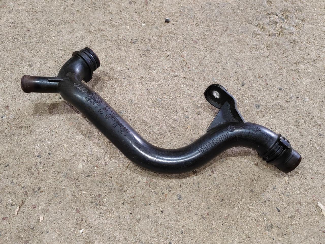 трубка охлаждающей жидкости Audi A4 B8/8K 2008, 1.8 л., бензин, 06H121065D - фото №1