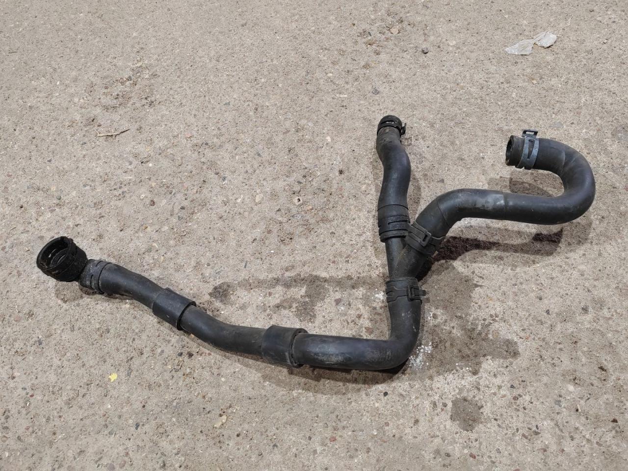 патрубок (трубопровод, шланг) Volkswagen Caddy 4 поколение 2019, 1.4 л., бензин, 1K0122051HM - фото №1