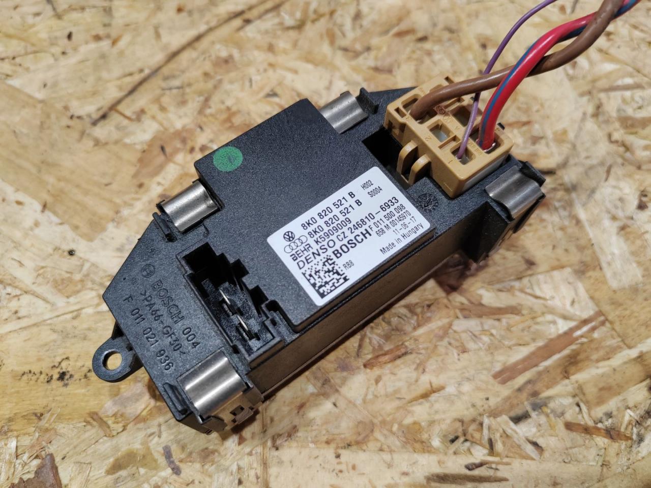 сопротивление печки Audi Q5 8R 2012, 3.2 л., бензин, 8K0820521B - фото №1