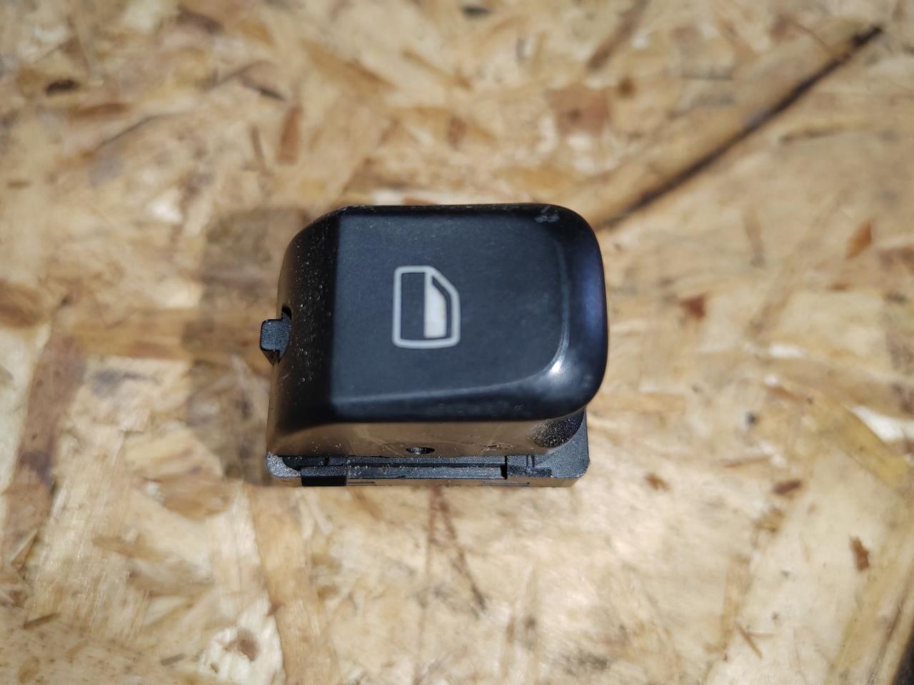 кнопка стеклоподъемника Audi Q5 8R 2012, 3.2 л., бензин, 8K0959855A - фото №1