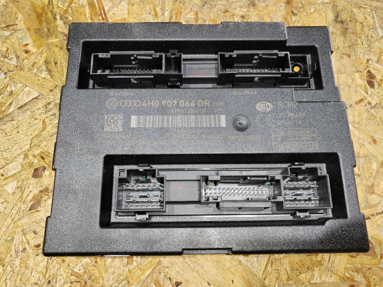 блок комфорта Audi A6 4G/C7 2013, 3.0 л., TFSI, 4H0907064DR - фото №1