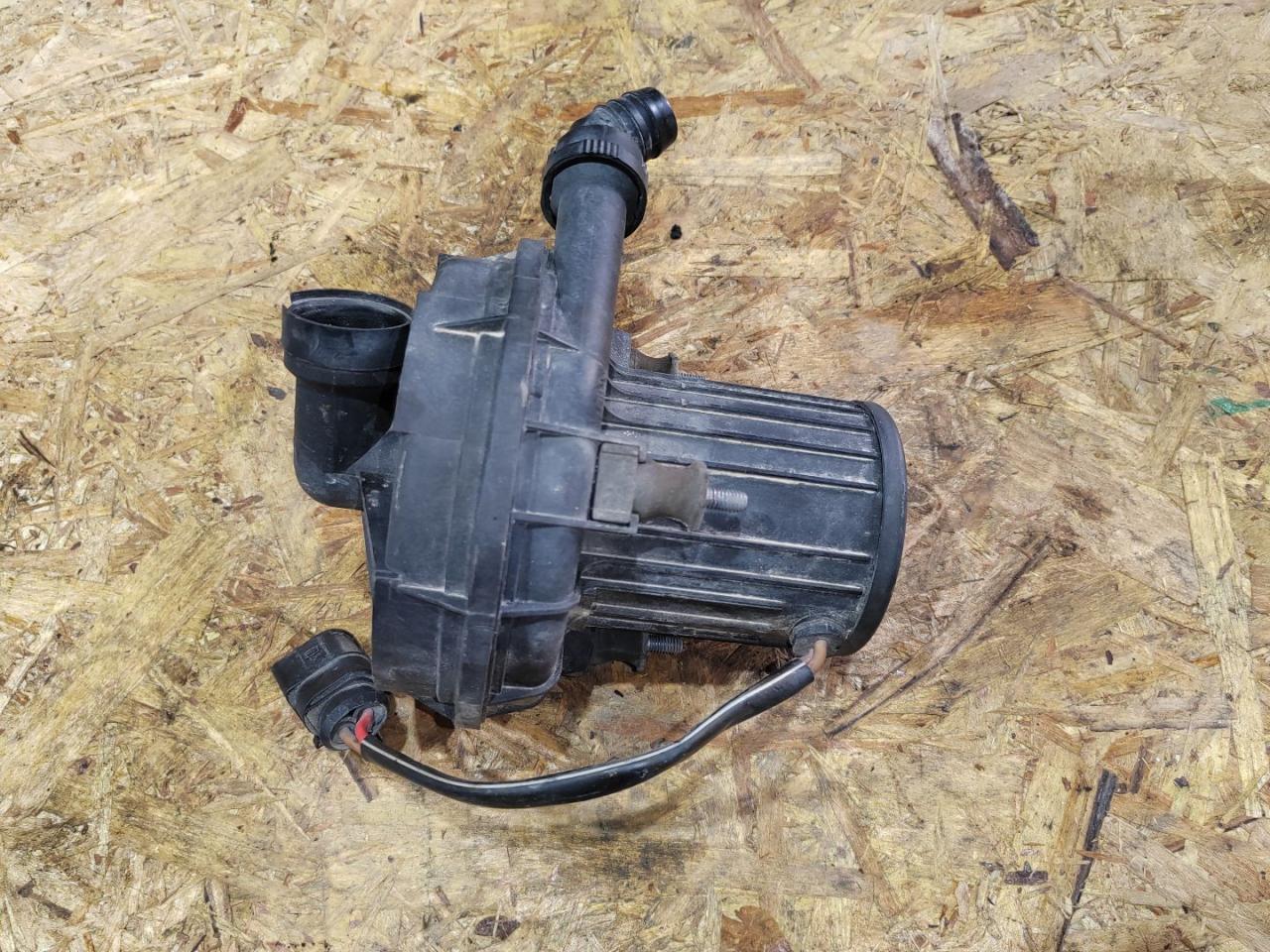 насос продувки катализатора Audi Q5 8R 2010, 3.2 л., бензин, 79959231 - фото №1