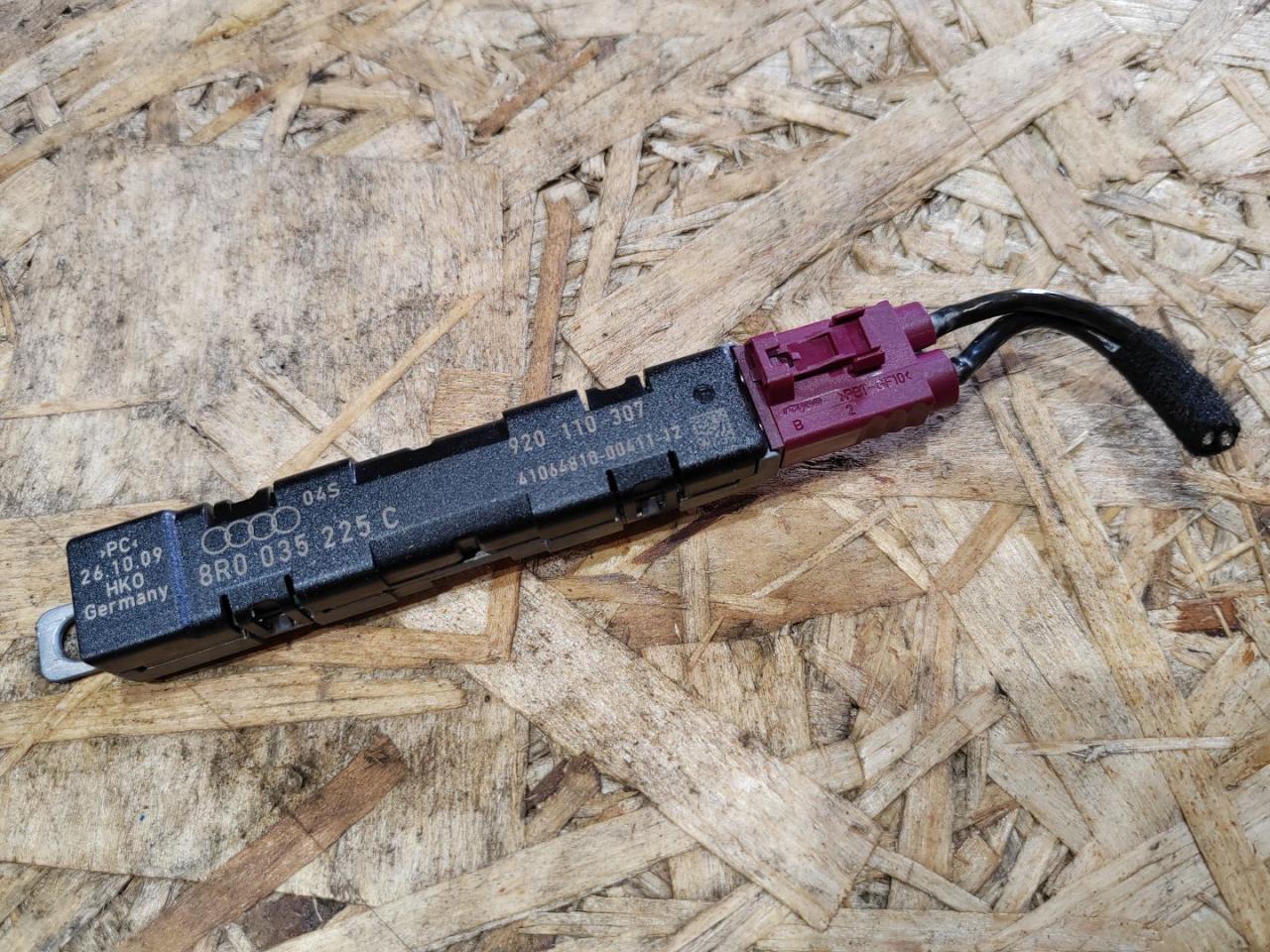 усилитель антенны Audi Q5 8R 2010, 3.2 л., бензин, 8R0035225C - фото №1