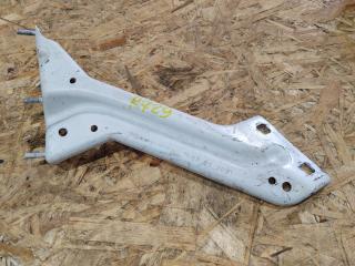 крепление ( кронштейн ) крыла Audi Q5 8R 2010, 3.2 л., бензин, 8R0821136