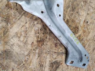 крепление ( кронштейн ) крыла Audi Q5 8R 2010, 3.2 л., бензин, 8R0821135