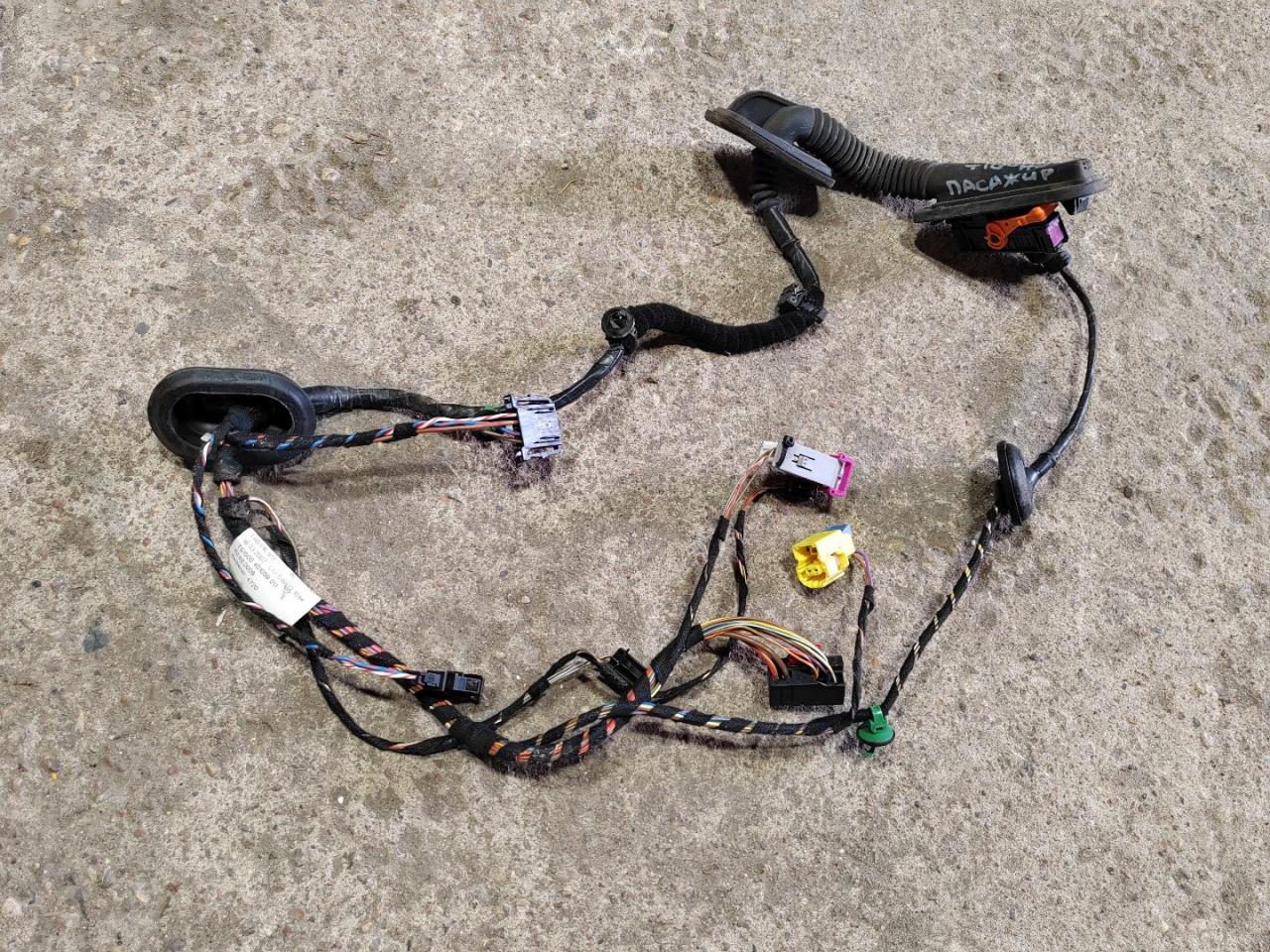 дверная проводка Volkswagen Tiguan 1 поколение 2008, 2.0 л., дизель - фото №1