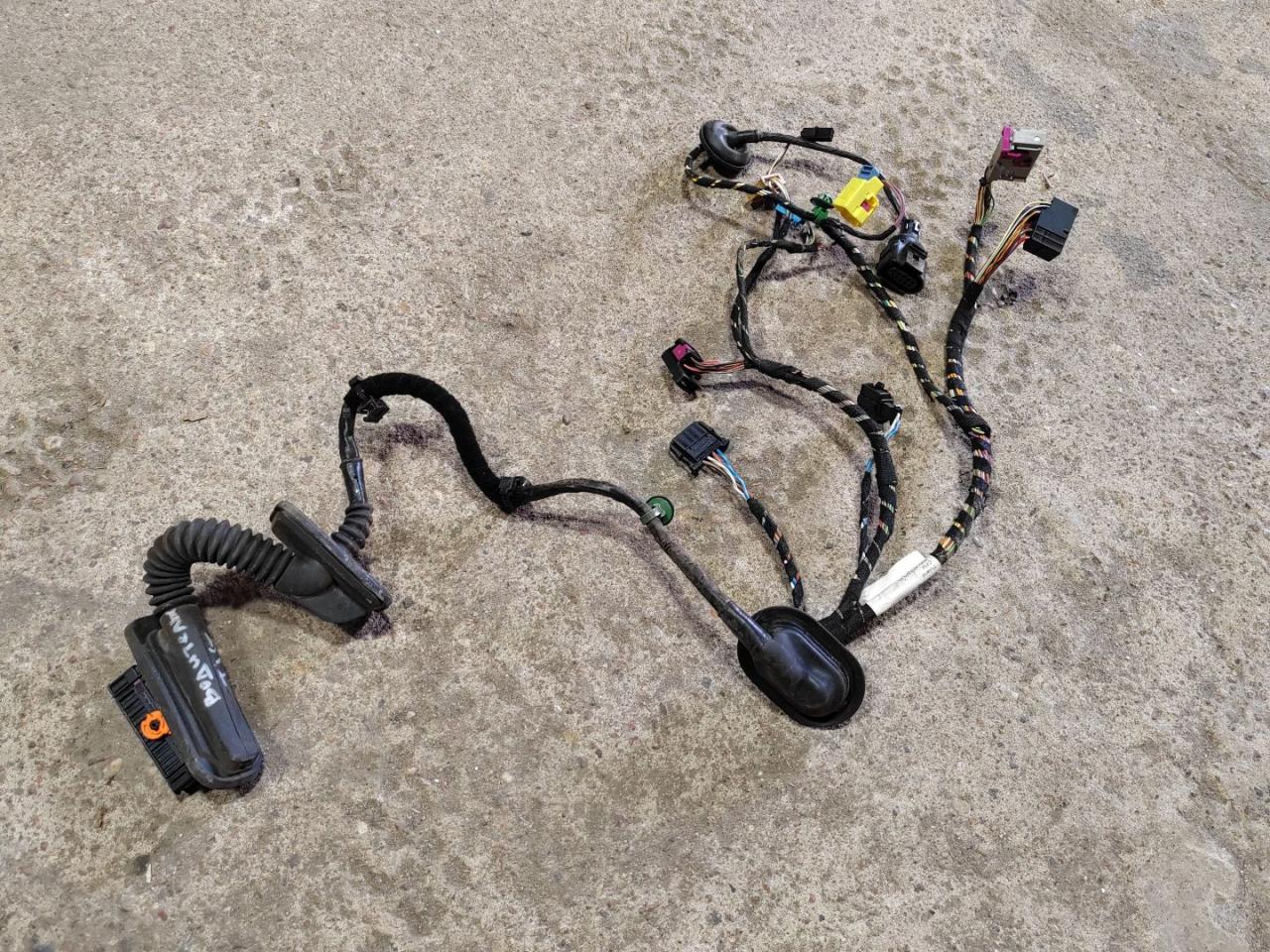 дверная проводка Volkswagen Tiguan 1 поколение 2008, 2.0 л., дизель - фото №1